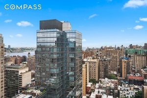 High floor, renovated 1 BR with open views over landmark townhouses to the GW Bridge.