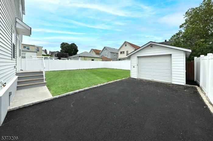 Detached Garage