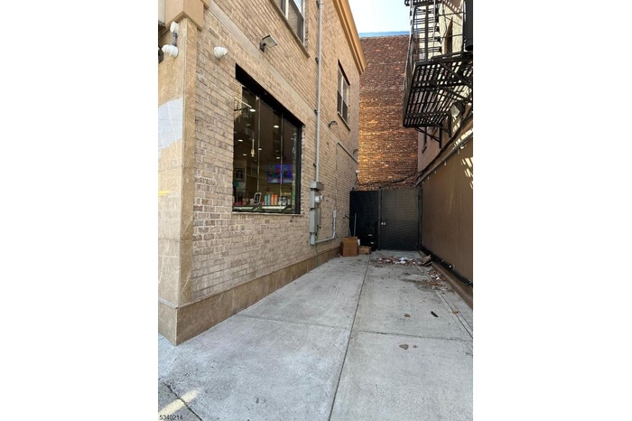 Outdoor Seating Area/ Parking