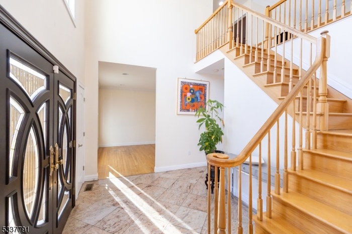 two story foyer w marble