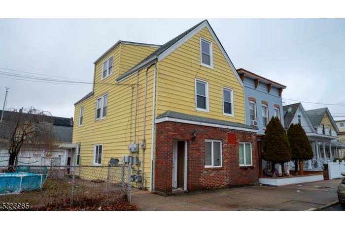 651 Penn