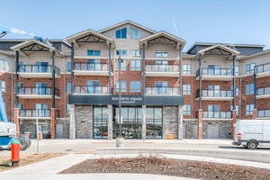 Welcome to this beautifully maintained end unit condo in Guelphs sought after Westminster Woods community.