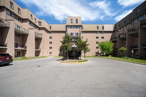 Stunning Bright amp ; Spacious 4 Bedrooms with open concept kitchen living dining condo town house in North York.