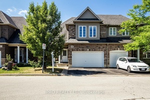 GORGEOUS END UNIT 3 1 BEDROOM, 4 WASHROOMS TOWN HOME WITH APPROXIMATELY 1900 SQ FEET OF LIVING SPACE IN DESIRABLE MOUNTAIN LOCATION.