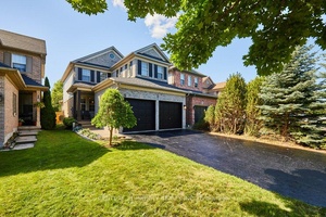 Pride of ownership in the highly sought after neighborhood of Williamsburg !
