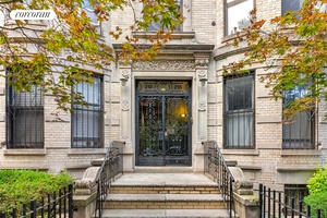 On a leafy block, across from the Brooklyn Museum, this is the gem you've been waiting for !
