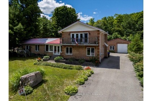 Welcome to this stunning 5 bedroom, 2 bathroom property with breathtaking views of Georgian Bay !