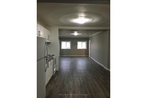 Spacious 2 bedroom, 1 bathroom unit with lots of natural light and 840sqft of living space.