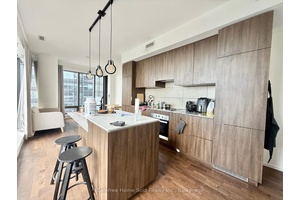 Luxury, Spacious 2 Bedrooms and 2 Washrooms Coner Unit In Modern Chic amp ; Historically Designated Facades Building.