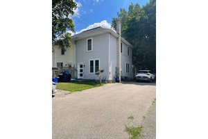 Immaculate 1 Bedroom Den Main Floor Unit for Lease Bright, carpet free main level unit in a quiet Acton neighborhood, just a short walk to the GO station and downtown.