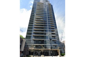 Welcome to this spacious and bright 1 Bedroom Unit, nearly 600 sq ft 1 bedroom condo featuring soaring 9 foot ceilings and an unobstructed west facing view that fills the ...