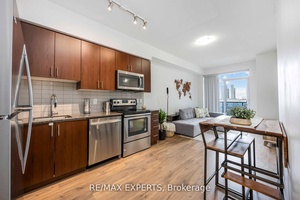 Discover urban elegance in this stunning 1 bedroom den corner unit, nestled in the heart of Vaughan.