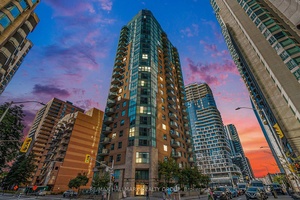 Stunning 2 bedroom, 2 bathroom corner unit in the sought after Pinnacle Condos, featuring 985 sq.