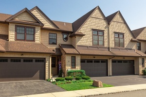 Beautiful Peltier Unit Located On The Pond In The Desirable 55 Bayport Meadows Estates.