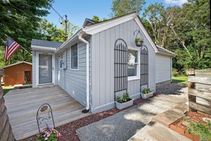 Lake life is calling ! Don t miss your chance to own a home in the peaceful, private community of Beaver Dam Lake.