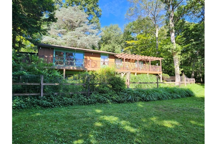 Your own pieceof nature neteld on 1.47 acres with pond rights