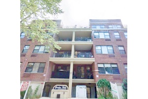 Bright amp ; Spacious Condo Unit Located In The Heart Of Fresh Meadows.