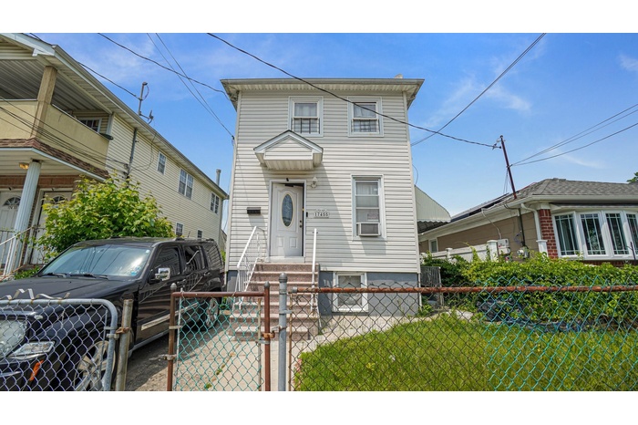 View of front facade featuring a gate, entry steps, and a fenced front yard
