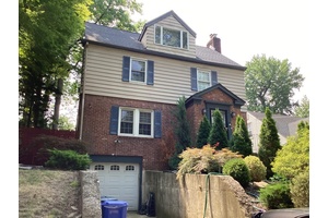 Come see this rare find in the heart of Holliswood !