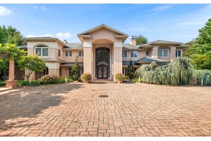 Welcome to your private oasis in the heart of the Half Hollow Hills School District !