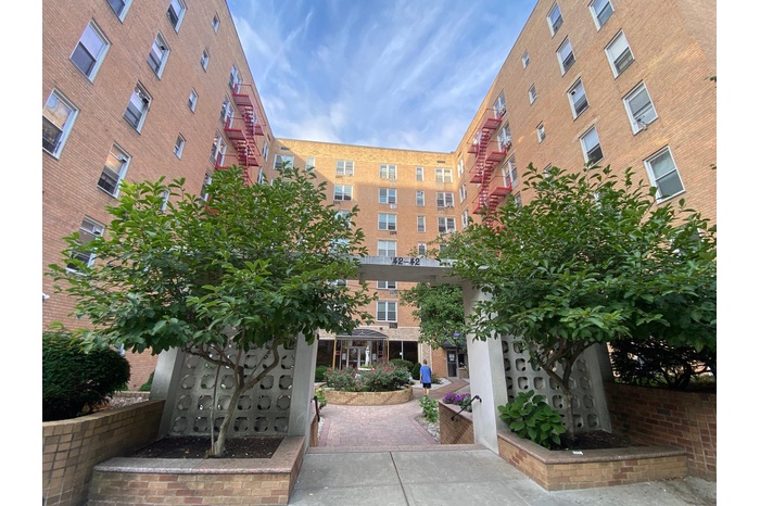 View of apartment building / complex