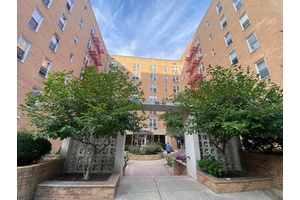 A beautiful one bedroom co op apartment is located on Colden Street downtown Flushing.