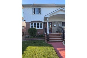 This is a beautiful semi attached single family home will get your attention The freshly painted walls and renovated hardwood floors speak volumes.