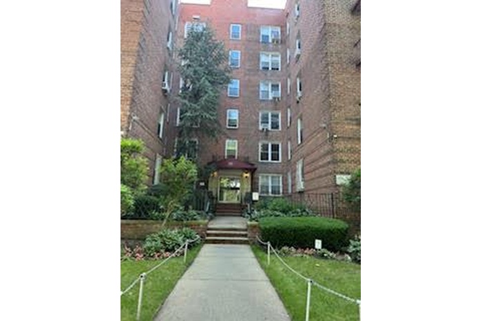 View of apartment building / complex
