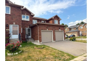 This fully renovated 3 bedroom, 3 bathroom townhouse is a true gem in the heart of the highly sought after EAST CREDIT area !