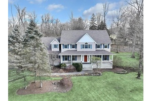 Montebello ! Nestled in one of the most exclusive cul de sacs in Montebello lies a stunning home on a flat acre of very private land ready to be your ...