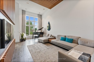 Luxury Monarch Townhome in Cathedraltown !