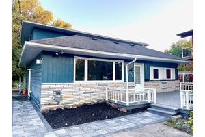 Welcome To 263 Elm Avenue gt ; gt ; gt ; A Detached Two Story Home Situated On An Oversized Premium Lot Just 4 Houses Away From The Lake.