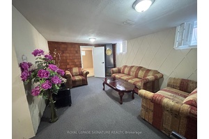 Beautiful 1 bed den unit located in a quiet, family friendly neighbourhood near Brimley amp ; Lawrence.