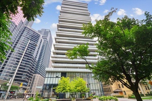 Stunning 2 bedroom, 2 bathroom corner suite bathed in southeast light !