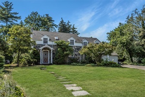Welcome to 45 Orchard Meadow Road in East Williston !