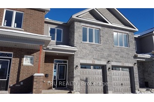 Very inviting and spacious Valecraft town home in Stittstville South.