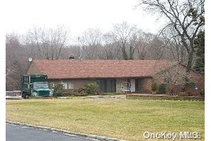 HUGE PRICE REDUCTION Stunning Ranch in Jericho School District on 2.