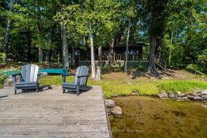 This is your chance to create the family compound you've dreamed of !