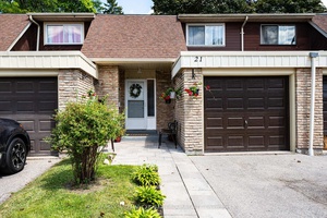Step into the exclusive charm of the Seven Oaks Scarboroughs community !