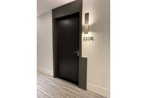 Welcome to this immaculate and well maintained unit !