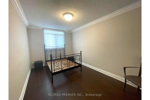 Beautiful 2 Storey bright condo !
