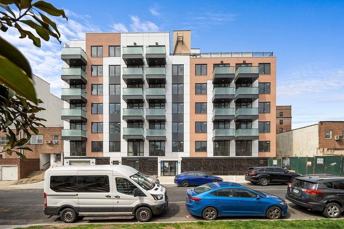 View of apartment building / complex