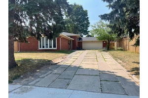 Beautifully Home With Incredible Space And Income Potential !