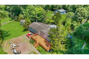 BEAUTIFUL EXPANSIVE 5 ACRE PROPERTY WITH RIVER VIEWS AND RIVER FRONTAGE ON THE DELAWARE RIVER !