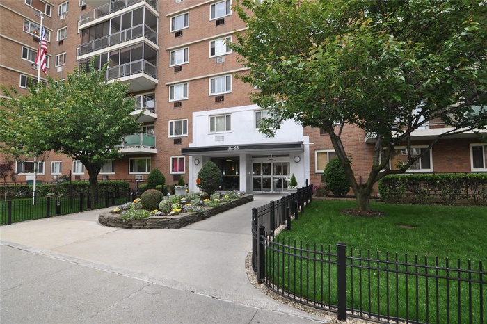 View of apartment building / complex