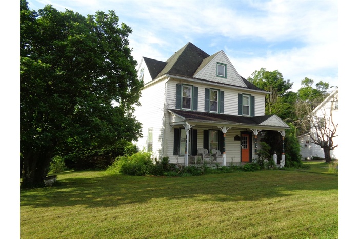 View of front facade featuring a porch and a front yard
