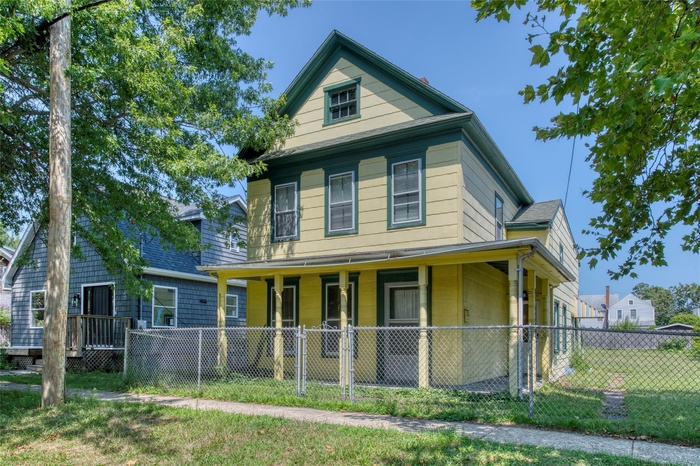 View of front of home with covered porch