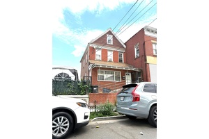 Development opportunity in Central Queens Location, Minutes to Grand Central, LaGuardia Airport, Citi field, Tennis Stadiums, shops amp ; Restaurants.