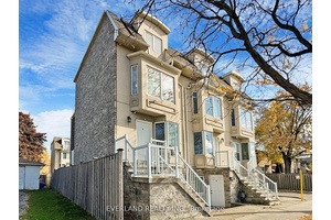 Stunning amp ; Beautiful Freehold Corner Townhouse !
