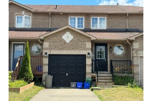 Great three bedroom, one and half bathroom townhouse in Barrie's south end.